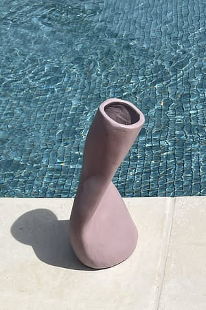 NA-KD offwhite tilted vase